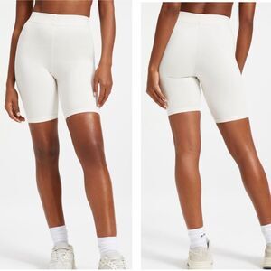Good American ESSENTIAL BIKE SHORT White  Athleisure Athletic Shorts Size Small